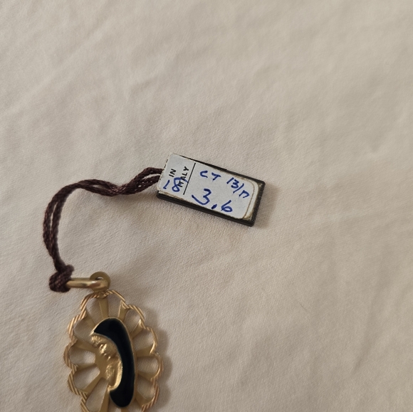 Virgin Mary/Madonna pendent, crafted in 18K yellow gold. - Picture 3 of 5